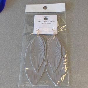 Drop leaf feather earrings